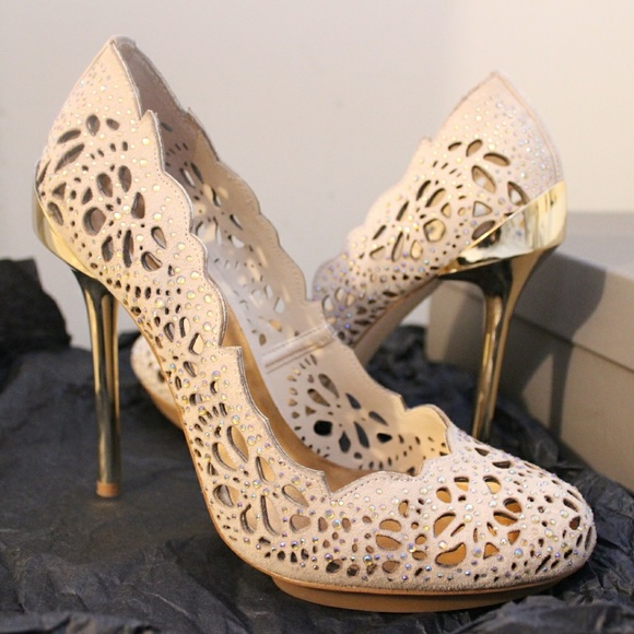 BCBGMAXAZRIA Peacock Pumps - Picture 3 of 8